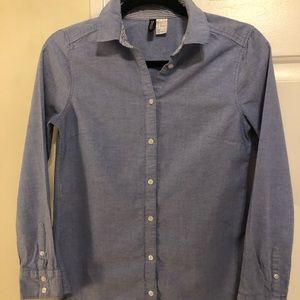 Classic Chambray Button Down 💙💙